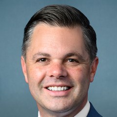 Zach Nunn, official congressional portrait