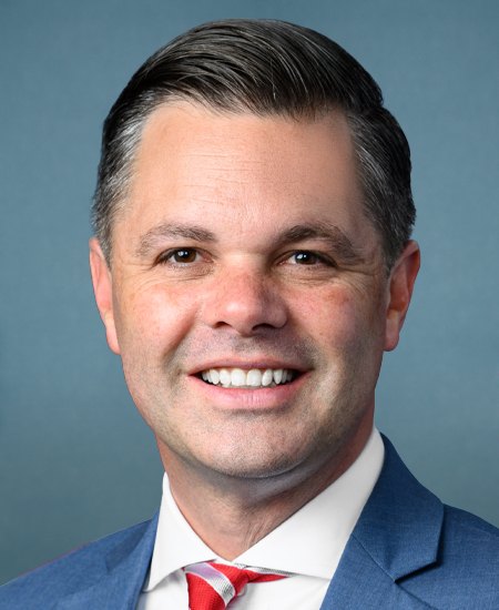 Zach Nunn, official congressional portrait